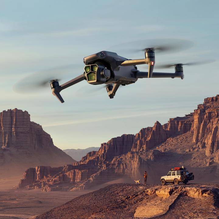 Image du produit DJI Mavic 3 Pro incl. RC (43 min, 958 g, 20 Mpx)