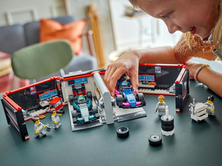 Immagine prodotto LEGO F1 Garage mit Mercedes-AMG & Alpine Rennautos (60444, LEGO City)