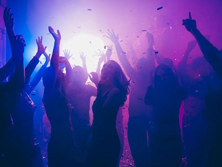 Immagine prodotto Smartbox Weekend in club a Berlino con accesso alla corsia preferenziale per 2 persone (2 pers.)