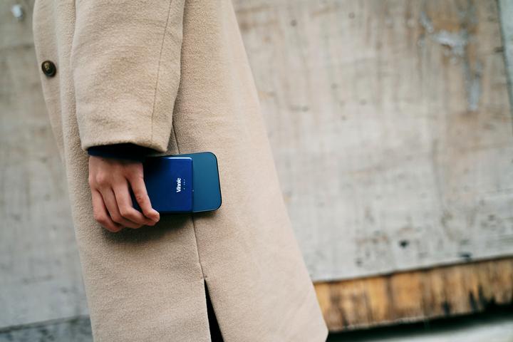 Actual product image Vinnic MANA Magnetic Wireless Powerbank 8,000mAh, clay (8000 mAh, 15 W, 30.80 Wh)