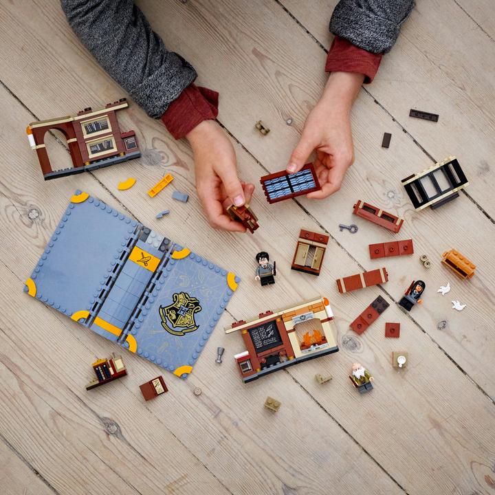 Actual product image LEGO Hogwarts Moment: Magic Lesson (76385, LEGO Harry Potter)