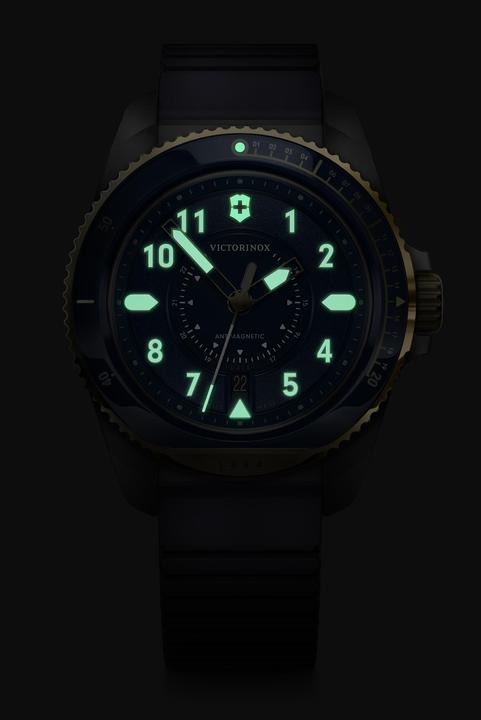 Image du produit Victorinox Journey 1884 Quartz Three hands Steel & Mineral, montre de plongée, 43 mm, Cadran Bleu, Bracelet Cao (Montre de plongée, 43 mm)