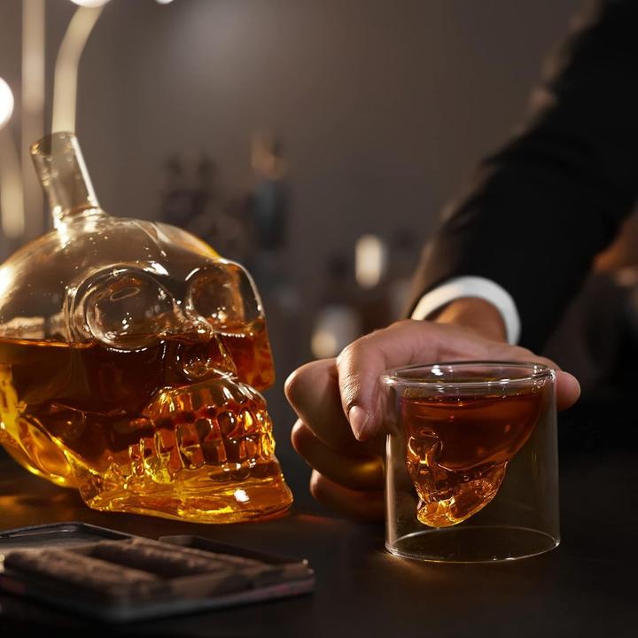 Actual product image Oak & Steel Skull whisky glasses and decanter set (0.70 l)