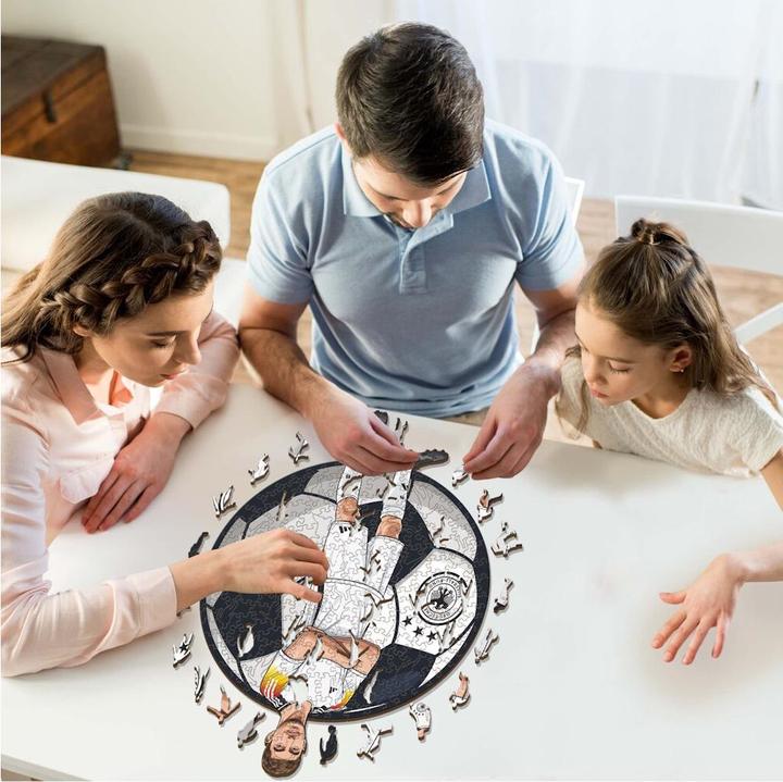 Actual product image Iconic Kai Haverz - German Nationl Team - Wooden Puzzle Size S (150 pieces) (150 pieces)