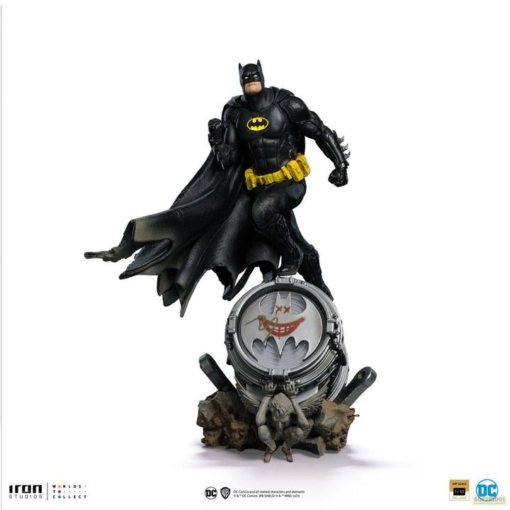 Actual product image Iron Studios DC Comics BDS Art Scale Statue 1/10 Batman Deluxe (Black Version Exclusive) heo EU Exclusive 30 cm