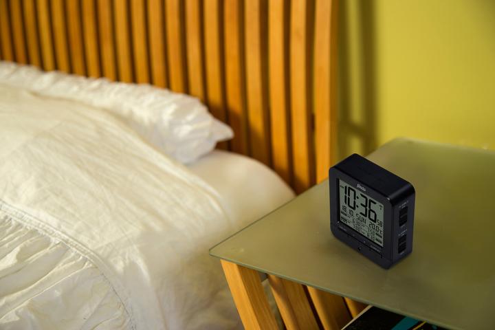 Actual product image Alecto AK-20 Digital Alarm Clock with Thermometer (Black)