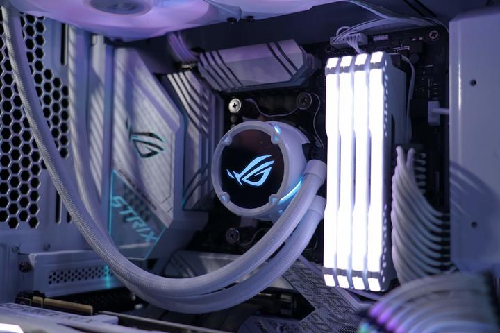 Actual product image ASUS ROG Strix LC 360 RGB White Edition Complete water cooling