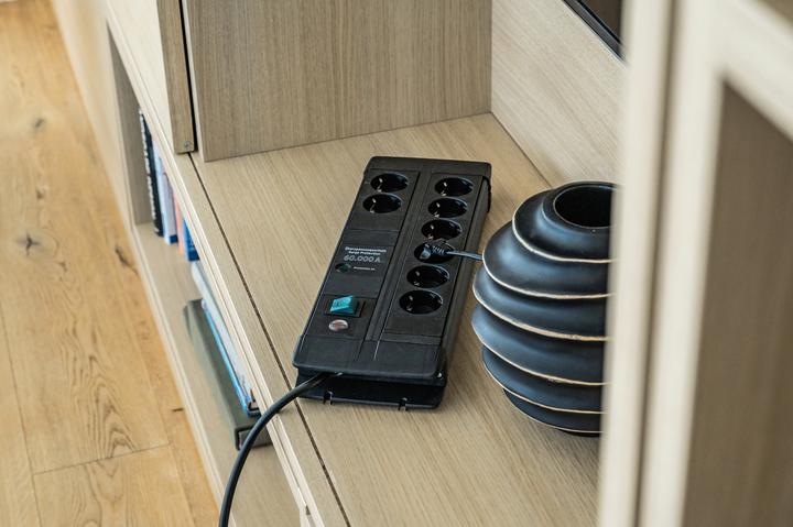 Actual product image Brennenstuhl Premium-Line DUO ÜSS 8fach black 60kA/o.Filter - 3m H05VV-F3G1,5 *EN* (8 x, CEE 7/3, 3 m)