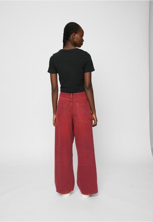 Actual product image Miss Tee Peaches Cropped Tee - 105763 (XS)