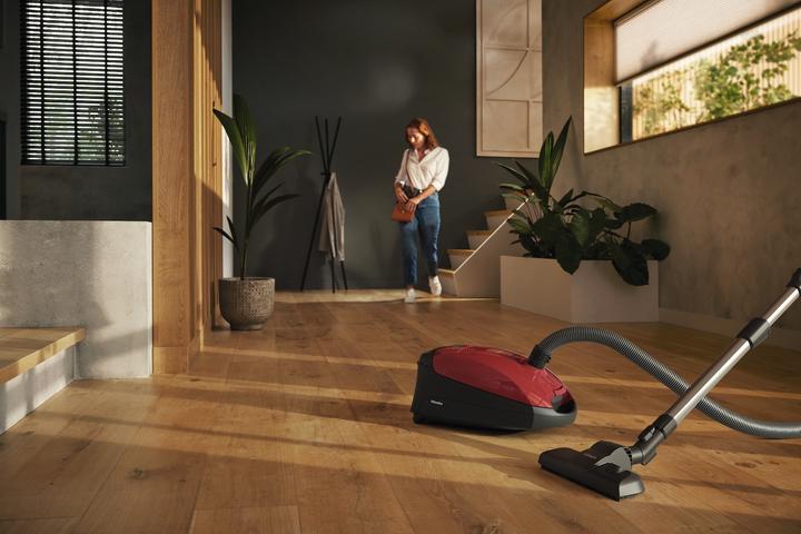 Produktbild Miele Classic C1 Easy Red Powerline