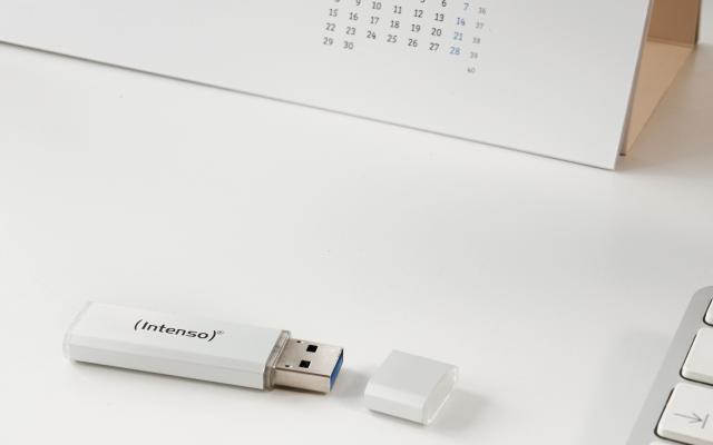 Actual product image Intenso 3521473 USB flash drive 16 GB USB type-A 2.0 silver (16 GB, USB 2.0)