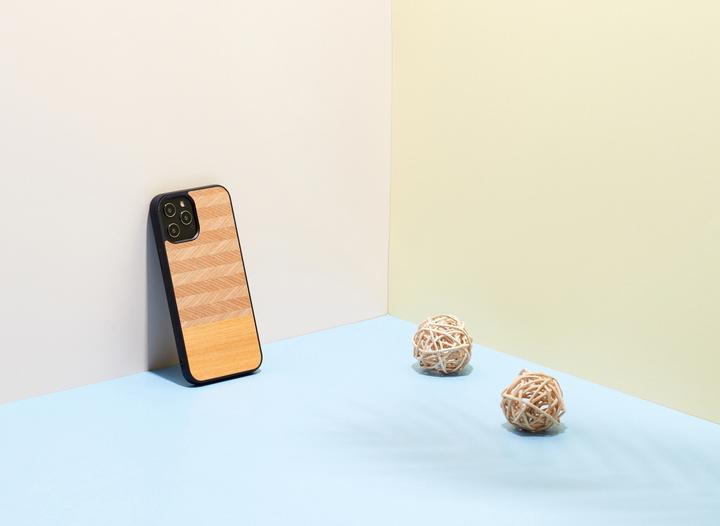 Produktbild Man&Wood case for iPhone 12/12 Pro herringbone arancia black (Apple iPhone 12, Realme 12 Pro+)