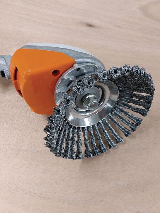 Produktbild Tiger Unkrautbürste (Rasentrimmer, Gartenmaschinen Aufsatz)
