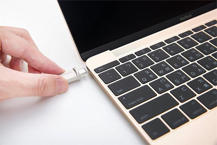 Produktbild Transcend JetFlash 890 (32 GB, USB-A, USB-C)