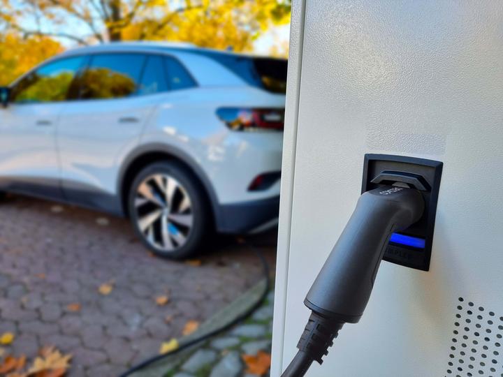 Immagine prodotto Deltaco Cavo di ricarica per auto elettriche Tipo 2 - Tipo 2, trifase, 32A, 22 kW, 7 m, nero (Tipo 2, 22 kW, 32 A, 7 m)