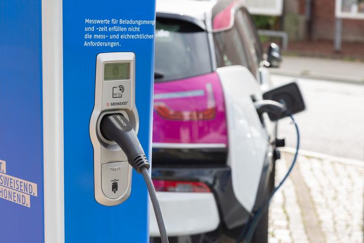 Immagine prodotto Deltaco Cavo di ricarica per auto elettriche Tipo 2 - Tipo 2, trifase, 32A, 22 kW, 7 m, nero (Tipo 2, 22 kW, 32 A, 7 m)