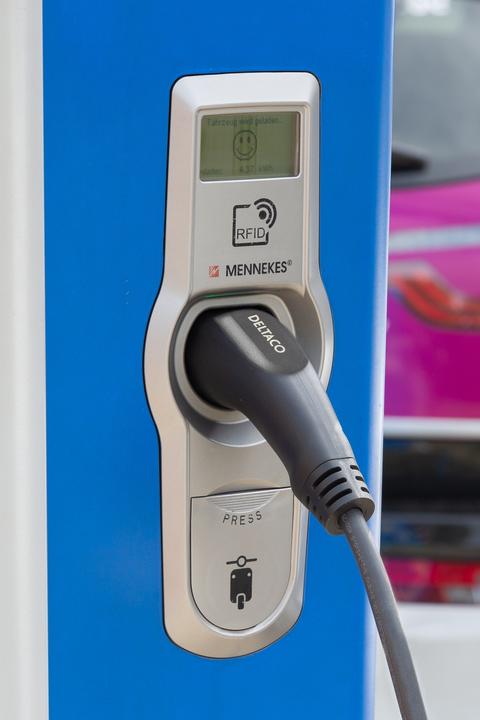Immagine prodotto Deltaco Cavo di ricarica per auto elettriche Tipo 2 - Tipo 2, trifase, 32A, 22 kW, 7 m, nero (Tipo 2, 22 kW, 32 A, 7 m)