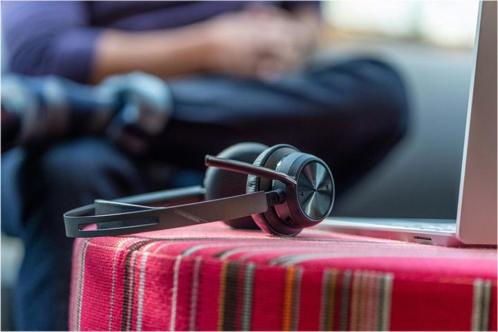 Actual product image Poly Voyager Focus 2 (Wireless, USB-C)