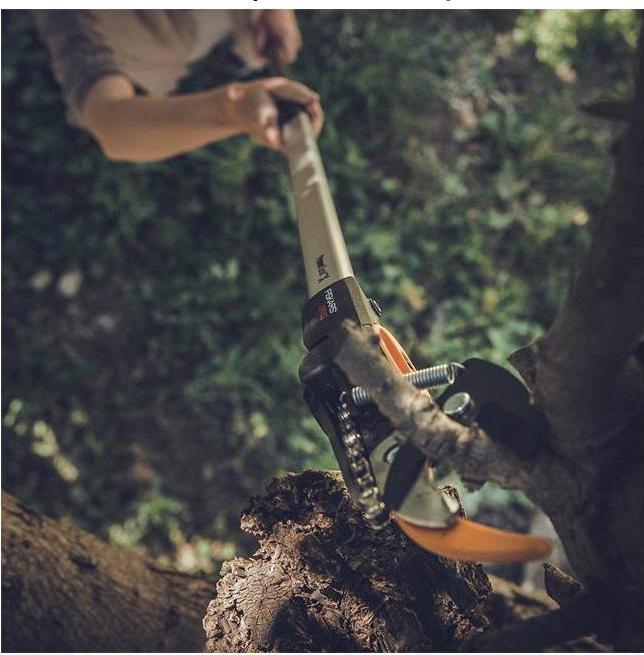 Actual product image Fiskars Cutting giraffe UPX82