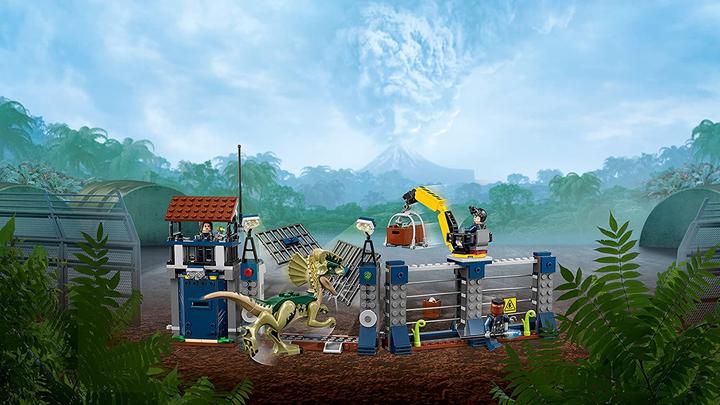 Actual product image LEGO Attack of the Dilophosaurus (75931, LEGO Jurassic World)