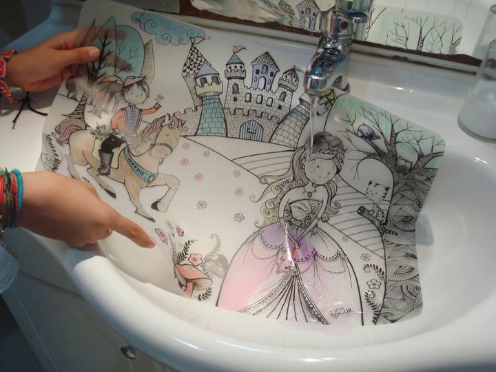 Produktbild Funny Mat Abwaschbare Malmatte Der Prinz und die Prinzessin (48 x 33.5 cm)