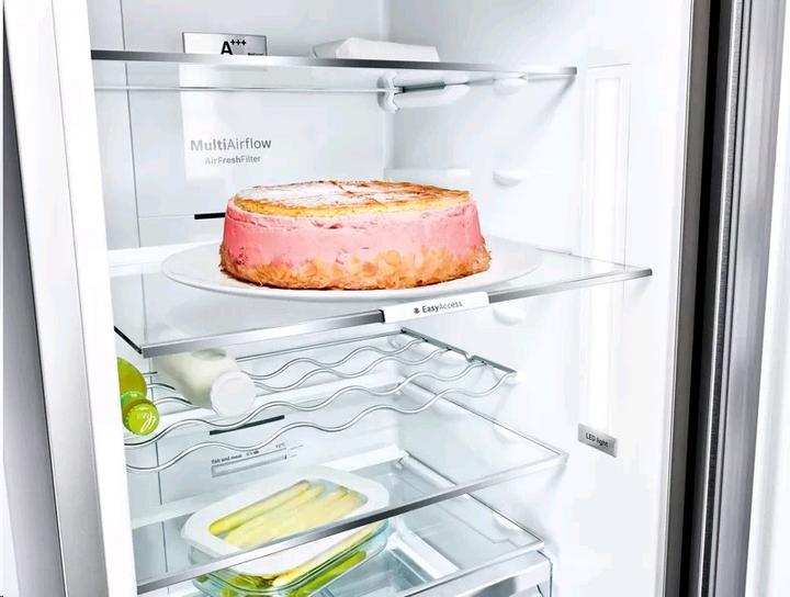 Actual product image Bosch Hausgeräte Series 4 Freestanding FridgeFreezerE (343 l)