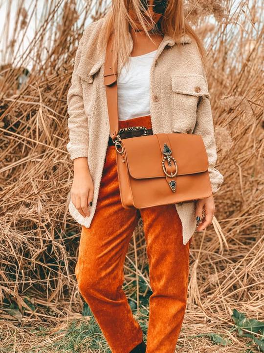 Produktbild Only-Bags.Store Bohemian Bag, Leder Crossbody Bag, Schwarze Lederhandtasche, aus Vollnarbenleder