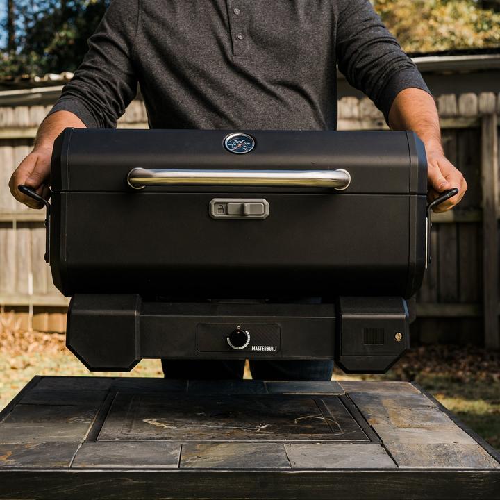 Image du produit Masterbuilt Portable Charcoal BBQ and Smoker with Ca