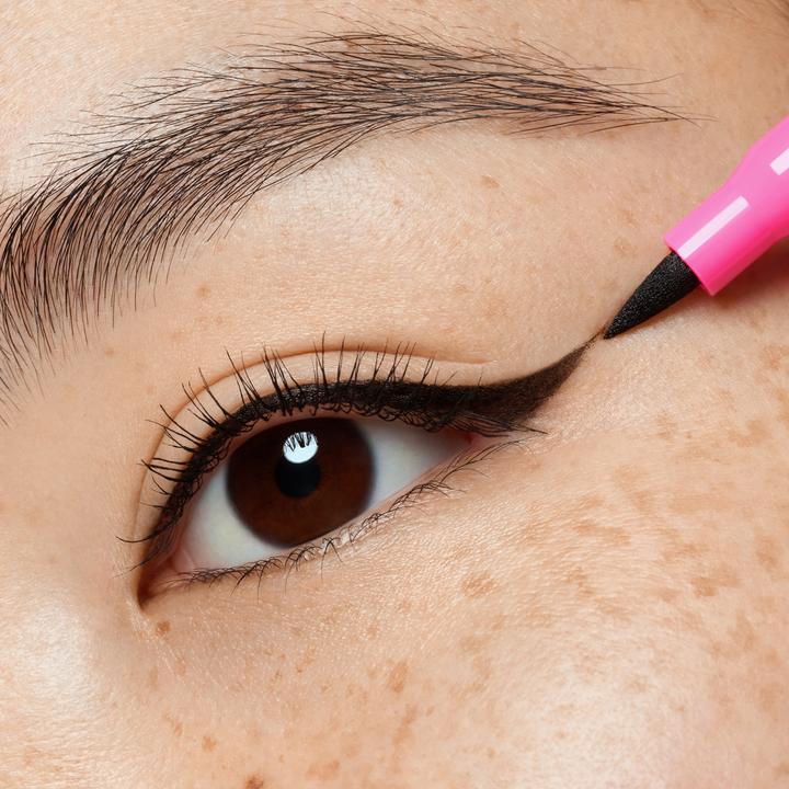 Produktbild essence line it like a PRO! liner (01 Black)