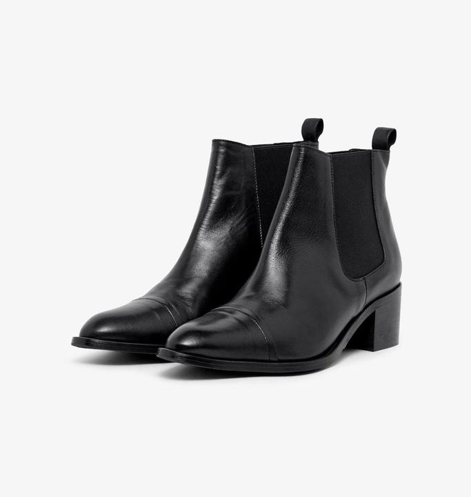 Actual product image Bianco Leather Chelsea Boots (38)