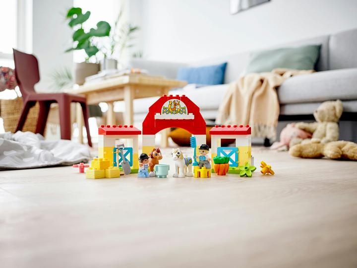 Produktbild LEGO Pferdestall und Ponypflege (10951)