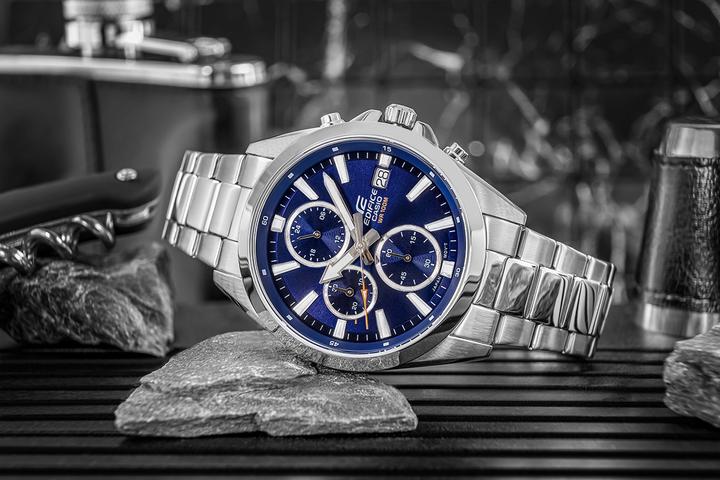 Actual product image Casio Edifice EFV-560D-2AVUEF Horloge - Staal - Zilverkleurig - 42 mm (Chronograph, 44 mm)