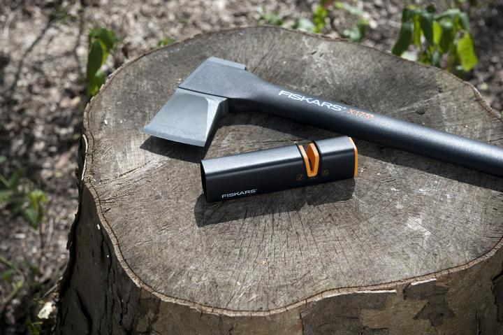 Actual product image Fiskars Axe and knife sharpener