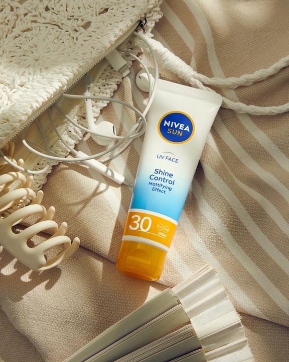 Produktbild NIVEA Sun UV Face Shine Control (Sonnencreme Gesicht, SPF 30, 50 ml, 66.90 g)