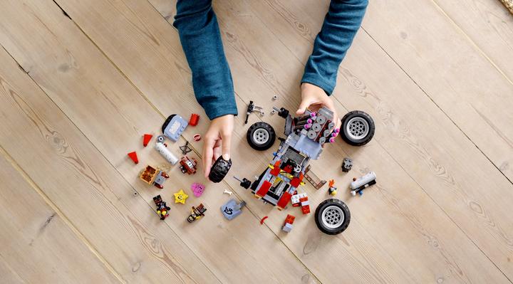 Actual product image LEGO Escape Buggy (70829, LEGO DC)