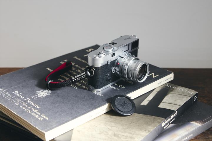 Image du produit Artisan & Artist ACAM-313A Braided Silk Cord Camera Hand Strap