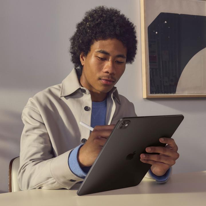 Produktbild Apple iPad Pro 2024 13 Nanotexturglass (M4) (nur WLAN, 13", 2000 GB, Space Black)