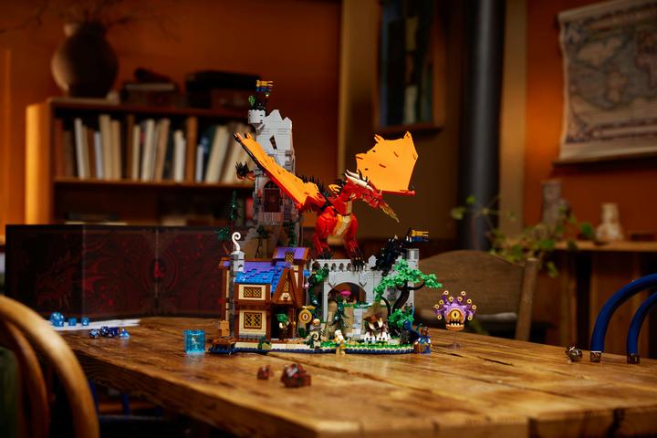 Produktbild LEGO 21348 Dungeons & Dragons: Die Sage vom Roten Drachen (21348, LEGO Ideas, LEGO Seltene Sets)