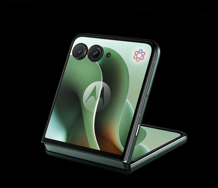Actual product image Motorola Razr 60 Ultra (512 GB, Pantone Scarab, 6.96", SIM + eSIM, 50 Mpx, 5G)