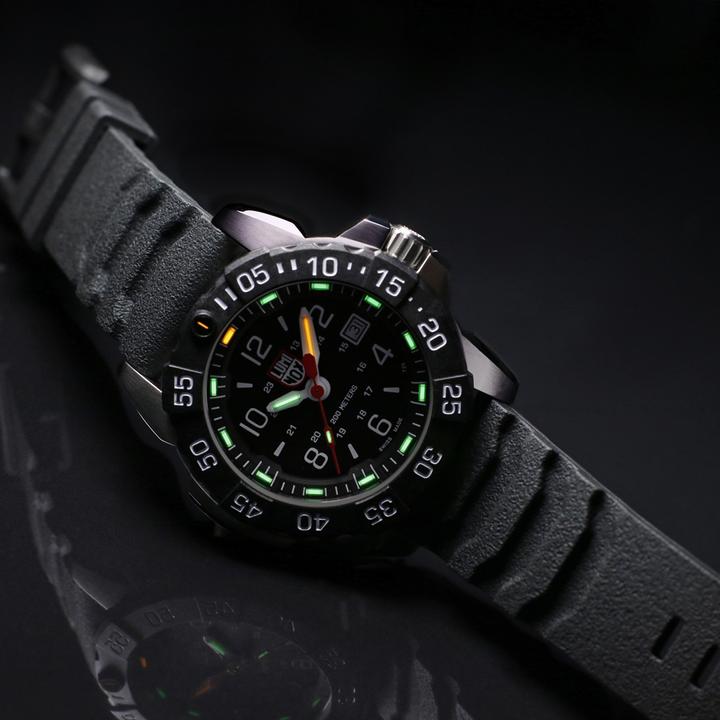 Produktbild Luminox Navy Seal 3250 Series (Taucheruhr, 45 mm)