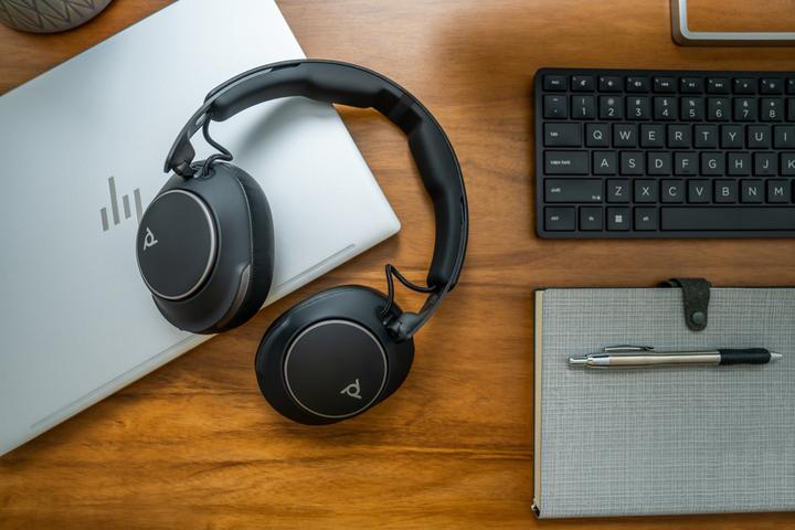 Actual product image Poly Voyager Surround 80 UC (Wireless, Cable, USB-C)