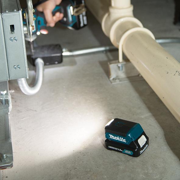 Immagine prodotto Makita Lampada a batteria da 10,8 V ML103 (100 lm)