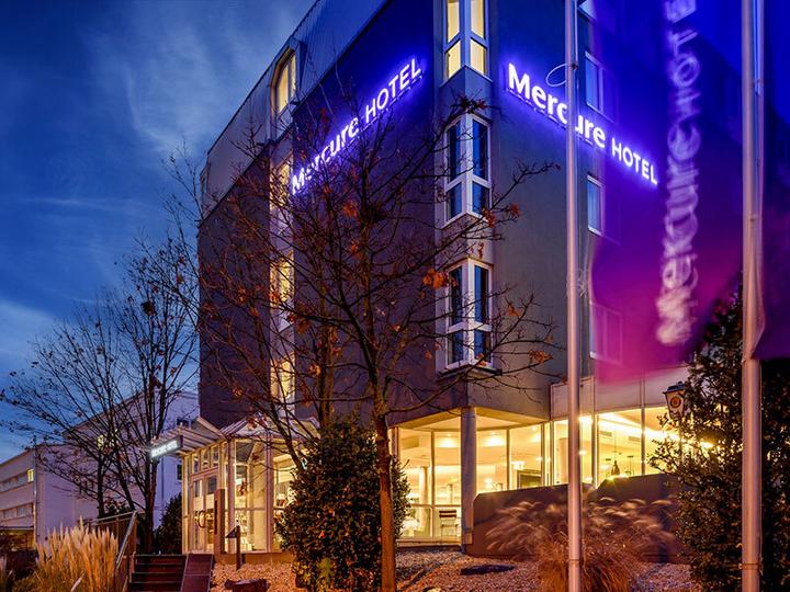 Produktbild Smartbox 1 Übernachtung in Stuttgart mit Eintritt ins Porsche-Museum für 2 Personen (2 Pers.)