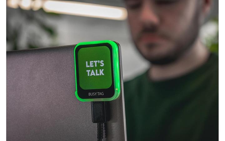 Actual product image Luxafor Busy Tag