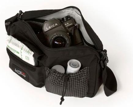 Actual product image Long Weekend Santa Fe Shoulder Bag 3L Black (Camera shoulder bag, 3 l)
