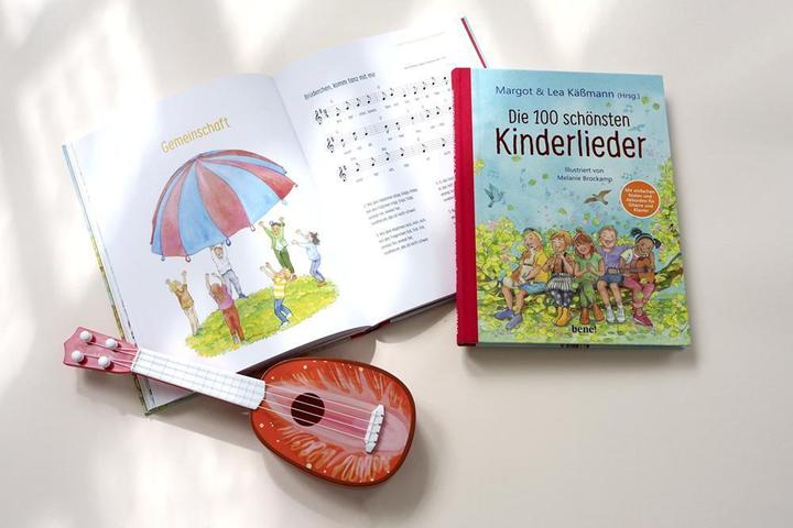 Actual product image Die 100 schönsten Kinderlieder - Mit einfachen Noten und Akkorden für Gitarre und Klavier (German, Lea Kmann Margot Kmann, 2021)