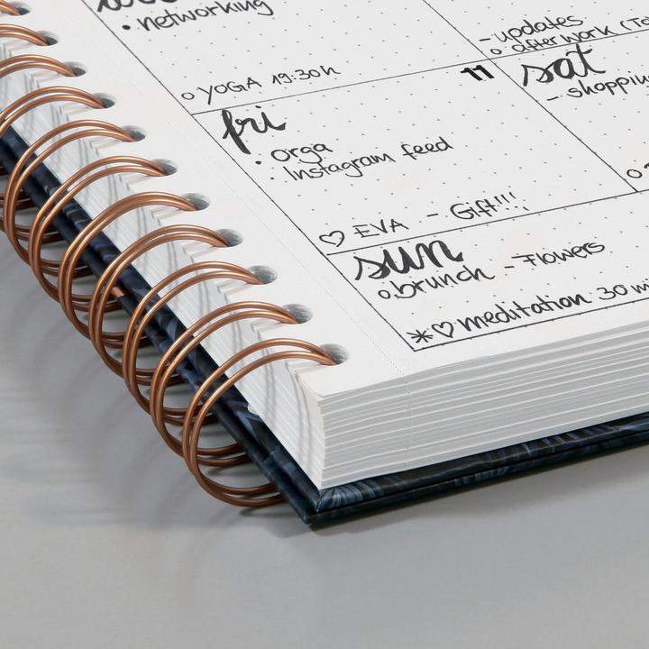 Produktbild Sigel Spiral-Notizbuch Jolie®, Hardcover, matt, Brush Marks, Dot-Lineatur (punktkariert), Einsteckfach, al (A5, Gepunktet, Harter Einband)