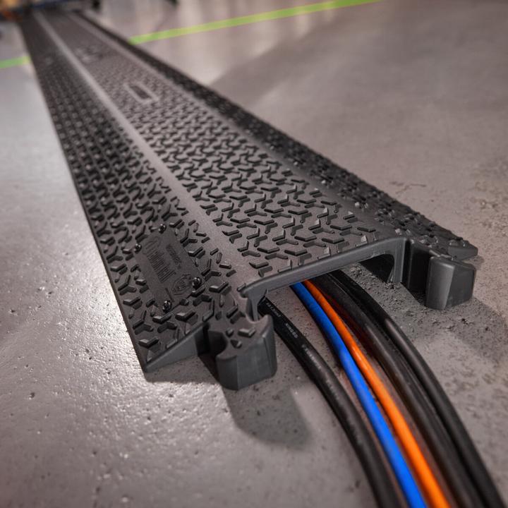 Produktbild Defender XPRESS 100 BLK - XPRESS Drop-over Kabelbrücke 100mm, schwarz (Kabelbrücke, 100.50 cm)