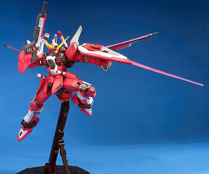 Actual product image Bandai MG 1/100 ZGMF-19A INFINITE JUSTICE GUNDAM