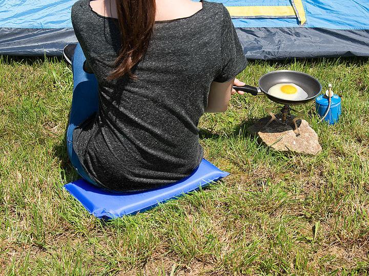Produktbild Semptec Selbstaufblasendes Outdoor-Thermo-Sitzkissen